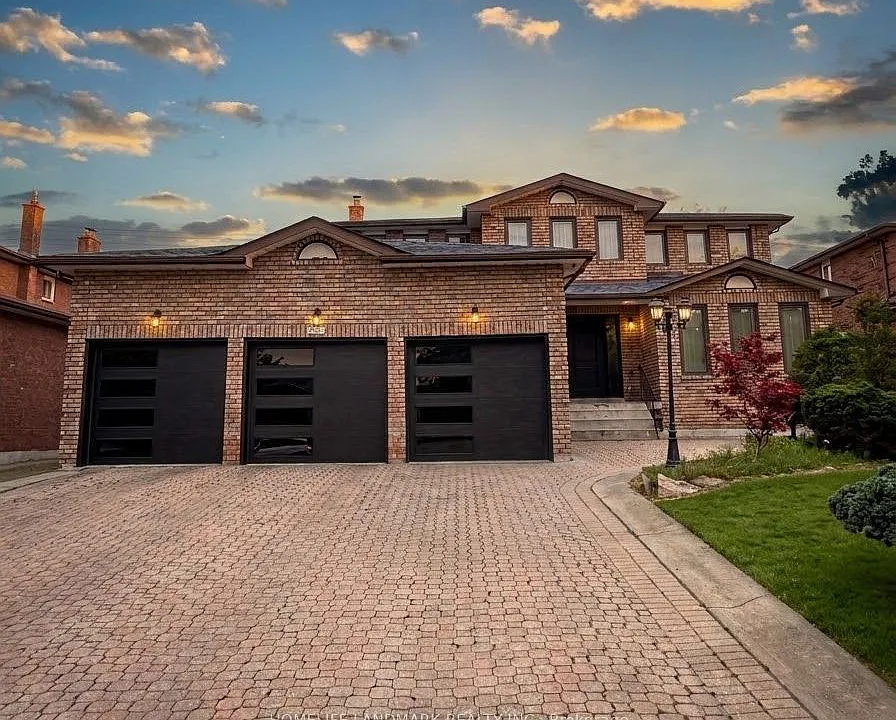 11 Ravenhill Cres