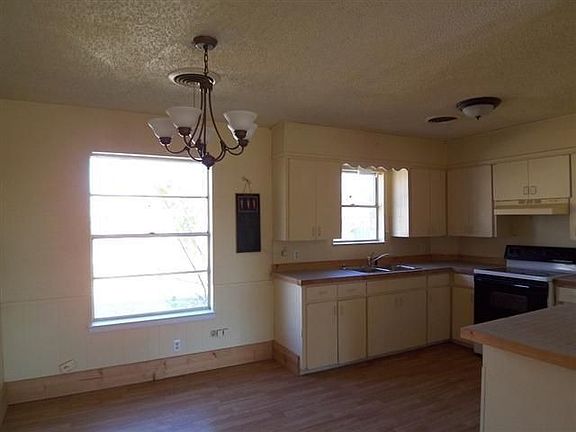 4th image of 303 Highland Dr