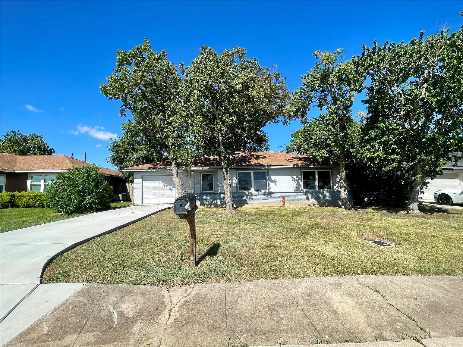 3 bed, 1.5 bath, 1225 sqft, $1,200 — Photo 3