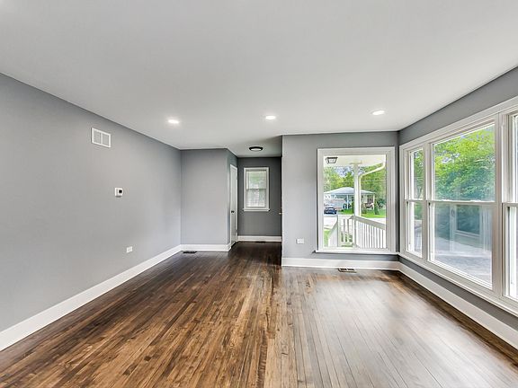 5th image of 38146 N Lincoln Ave