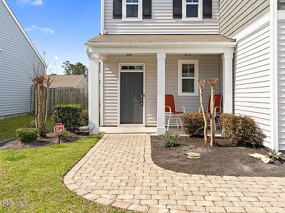 3rd image of 816 Avington Lane NE