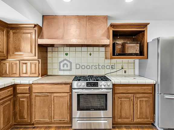 4th image of 20625 Dumont St