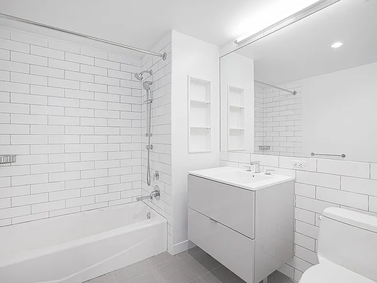 400 W 113th St #1417 — Photo 5