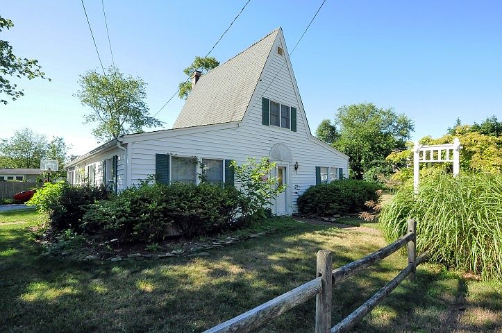 1st image of 34 Forest Ave