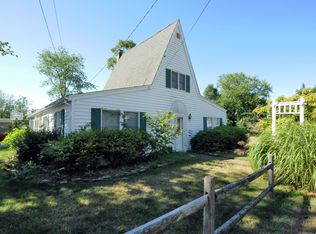 34 Forest Ave, Oakdale, NY 11769