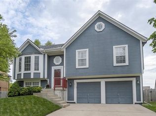 18521 S Spruce St, Gardner, KS 66030