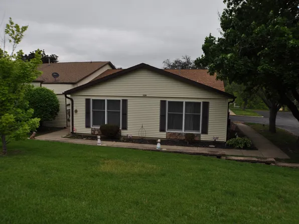 3214 W Carthage Dr APT 2, Freeport, IL 61032