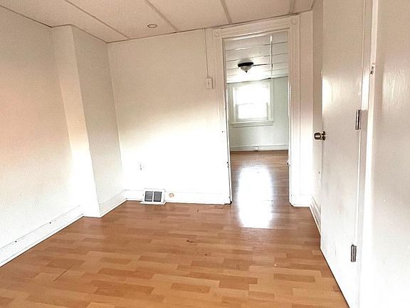 3rd image of 563 Perry St