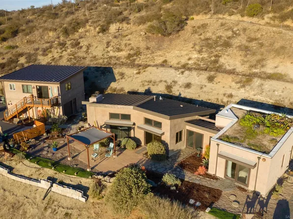 2706 Country Club Dr, Escondido, CA 92029