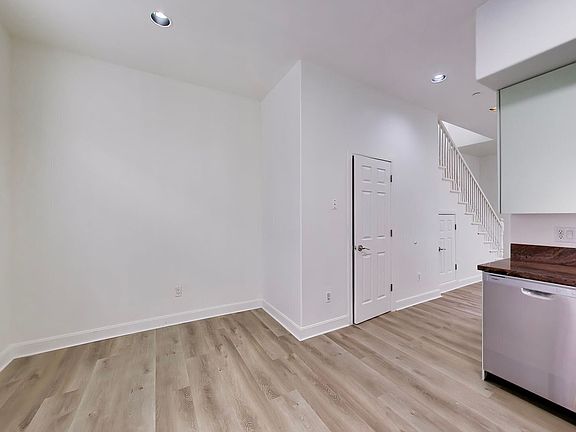 4th image of 324 10th St #304