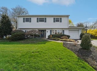 15 Ella Ln, Wayne, NJ