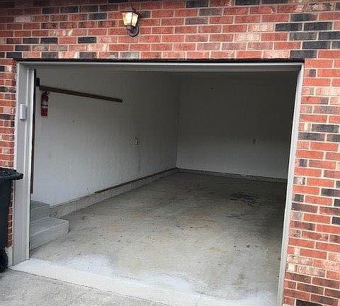 3rd image of 170 Ewing Dr APT A