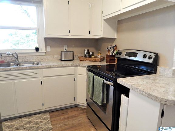 3rd image of 3813 Belvoir Dr SW