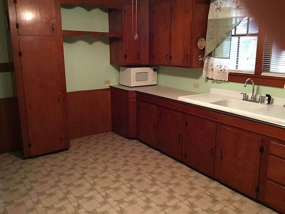 4th image of 125 Jane St Lot 15