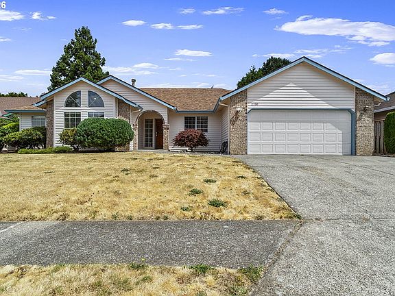 2nd image of 2730 NE Roberts Ave