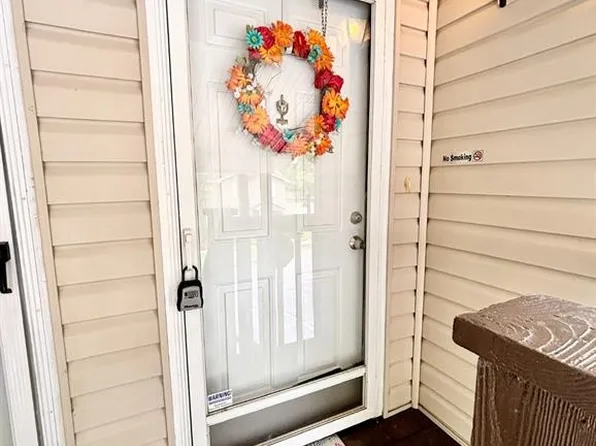 1830 New Sun Ct, Florissant, MO 63031