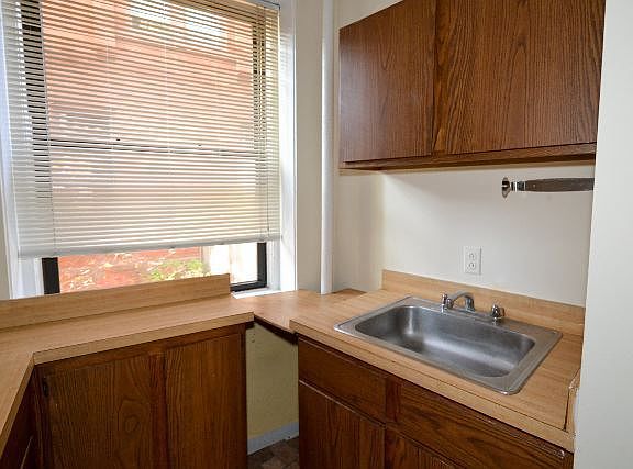 4th image of 438 W Belden Ave APT 10