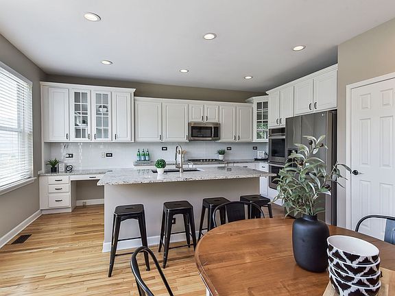 4th image of 299 Fairhaven Dr