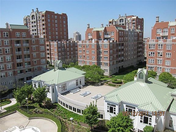 3rd image of 50 Oceana Dr W APT 5H