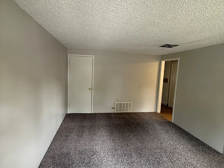 3101 S Fox St — Photo 2