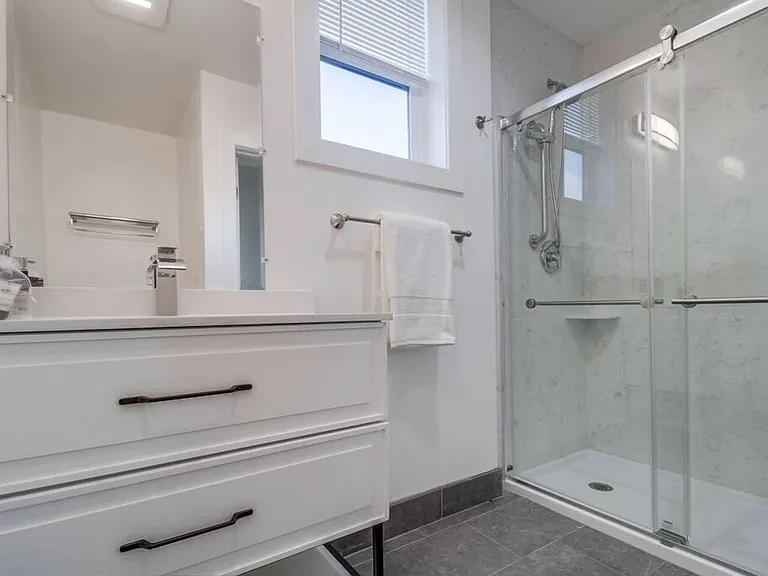 Full Bathroom1