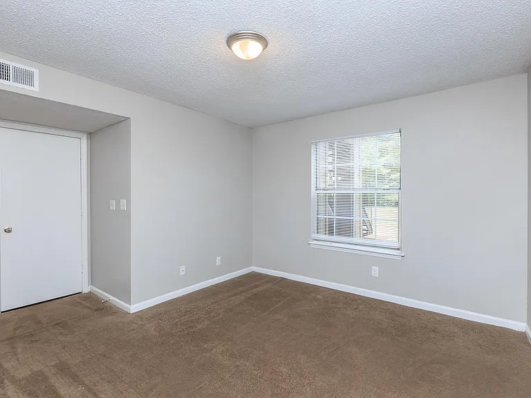 Summerlake Apartments — Photo 41