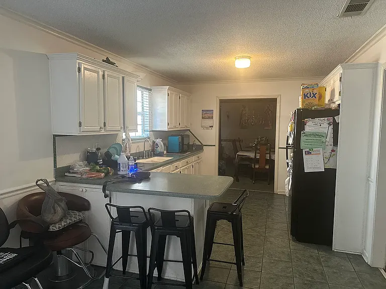 1555 Smithson Dr — Photo 3
