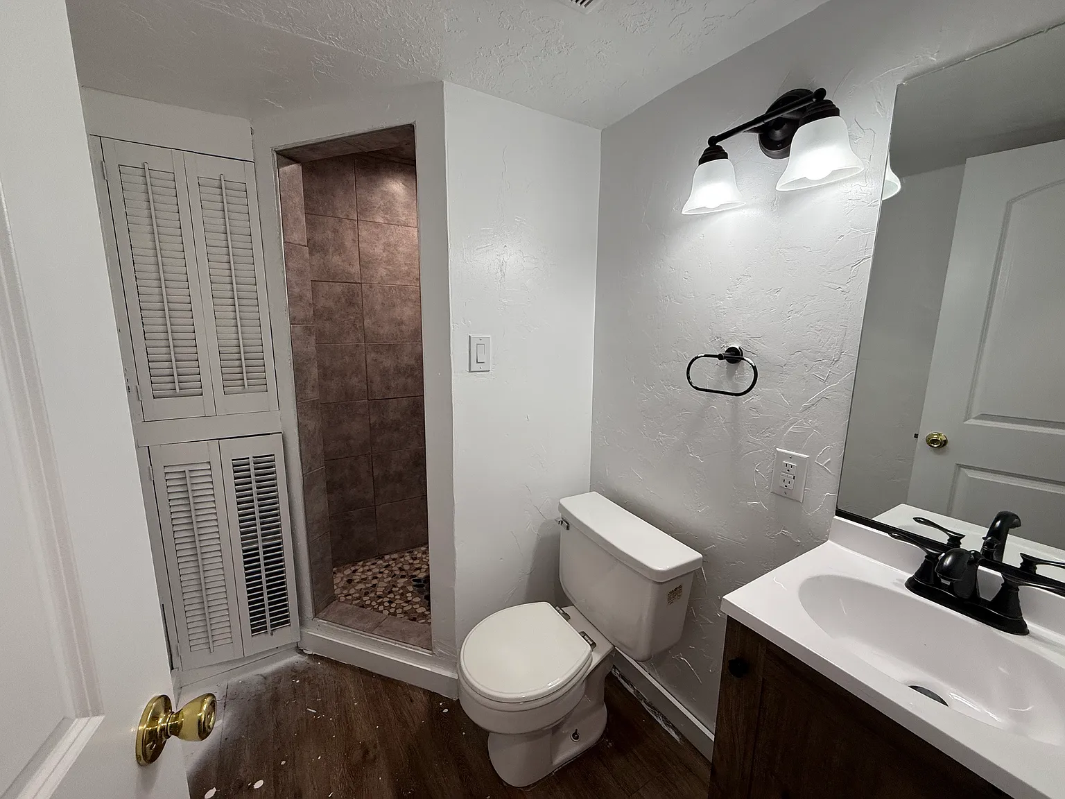 4 bed, 1968 sqft, $2,100 — Photo 2