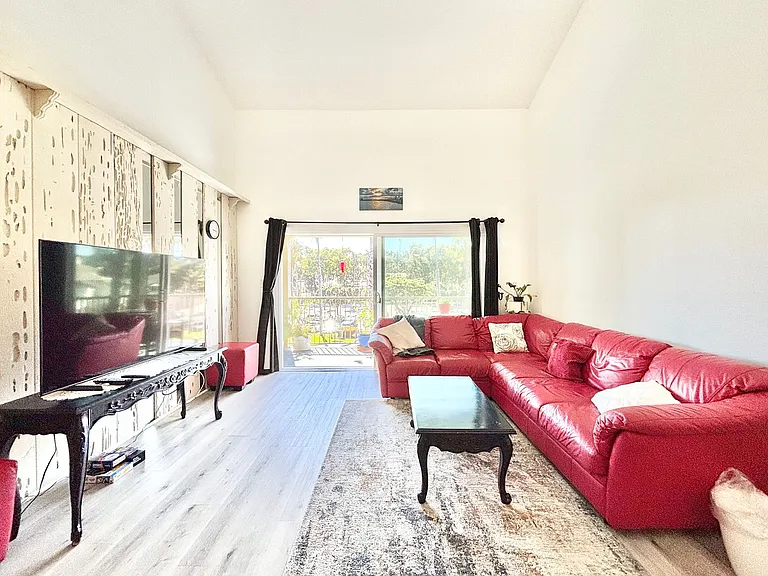550 Ebbtide Cir — Photo 11
