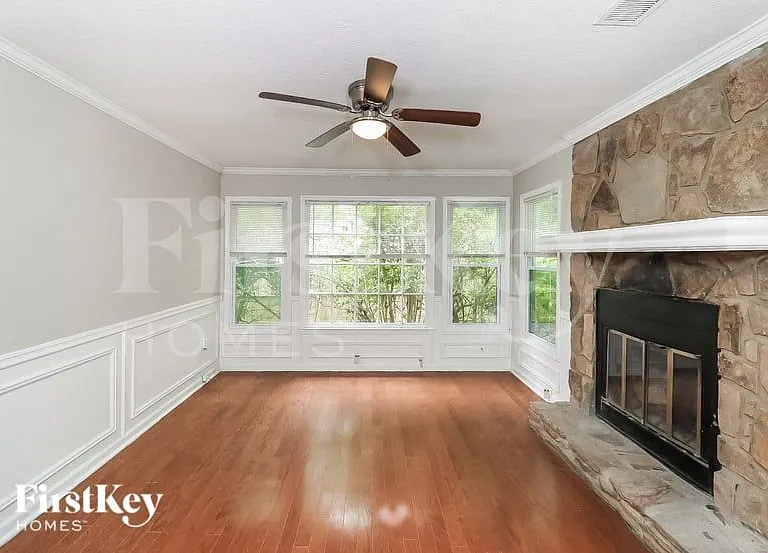 1827 Hickory Creek Ct NW — Photo 3