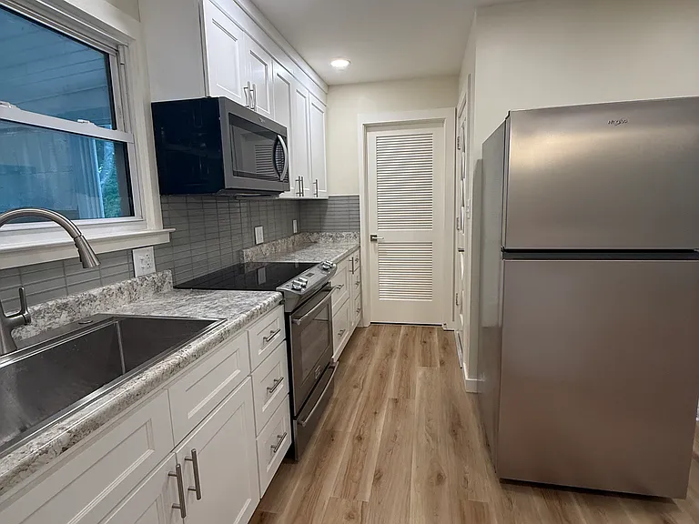 2360 Parkway Dr SE — Photo 7