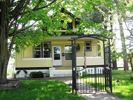 1st image of 811 W B St