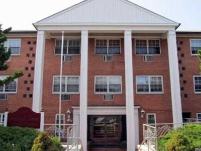 250 N Village Ave APT A2, Rockville Centre, NY, 11570