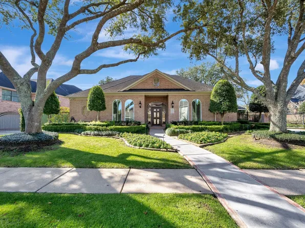 3706 Almond Creek Dr, Houston, TX 77059