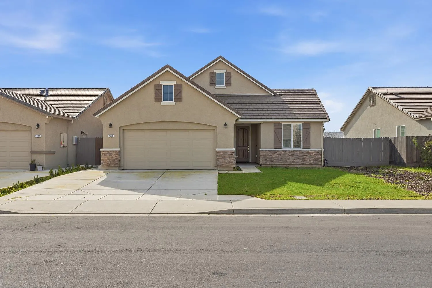 2086 Grapevine Dr photo 1