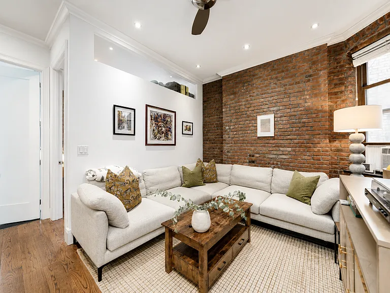 25 Grove St #24 — Photo 2