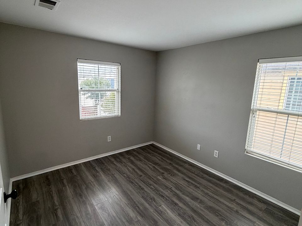 1st image of 3056 Puffin Cir #1