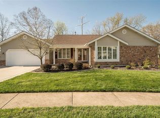 1957 Pine Run Dr, Chesterfield, MO