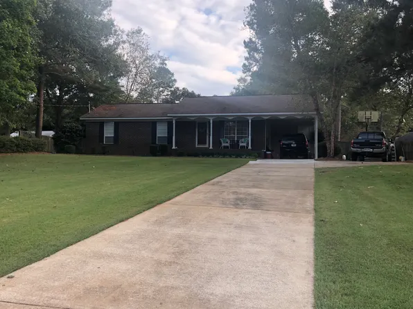 747 McIntyre St, Sandersville, GA 31082