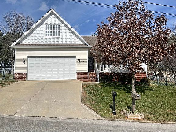 3rd image of 136 Park Ln