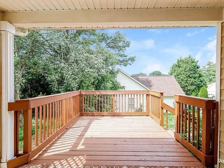 7314 Mapleridge Dr — Photo 13