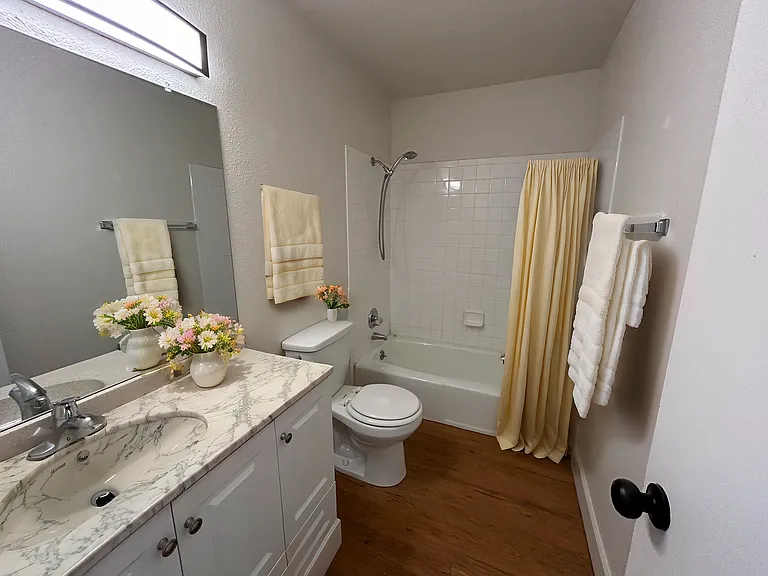 Cottonwood Creek Apartments — Photo 38