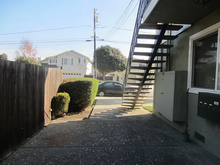 263 Waverly St #2 — Photo 12