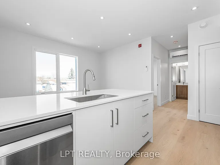 319 Shakespeare St #8 — Photo 5