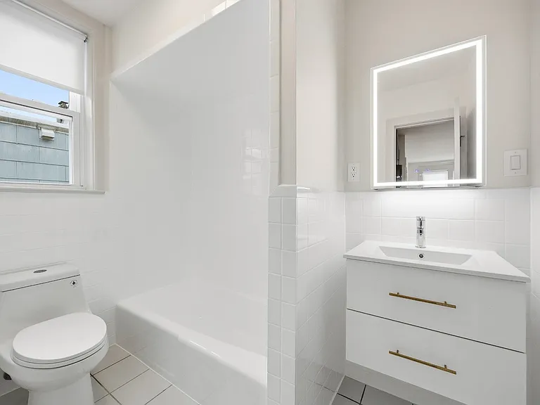 42 W 47th St #2R — Photo 10