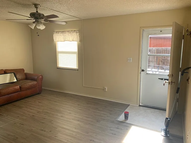 2811 W Olive St — Photo 10