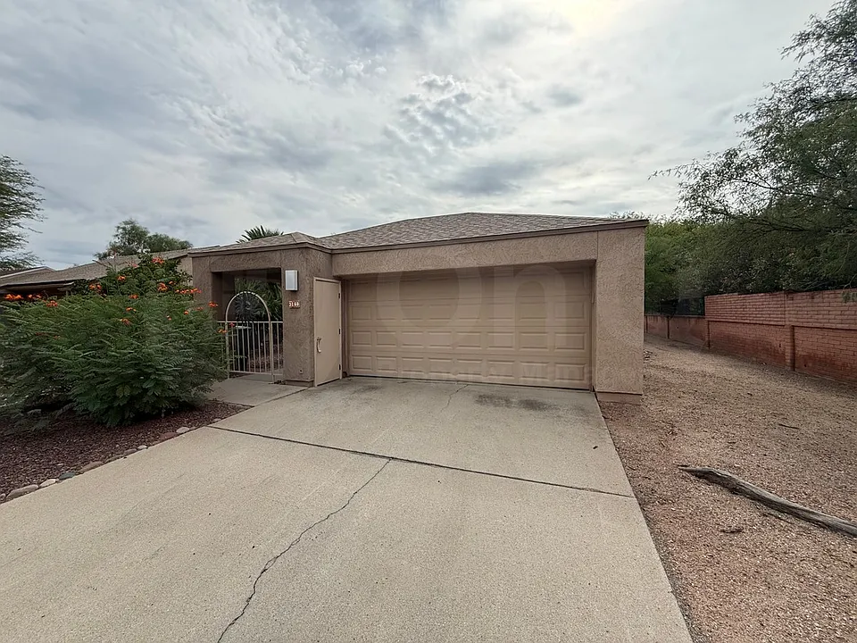 3160 N Brittlebush Ln