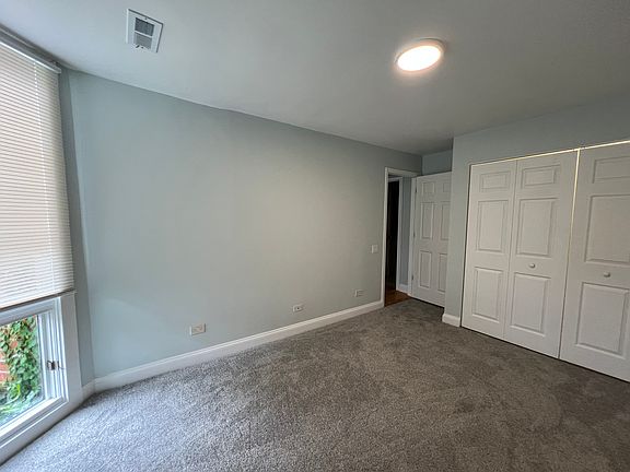5th image of 2036 N Larrabee St