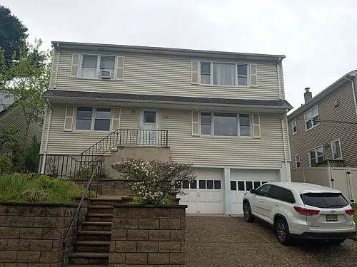 715 Elm St Photo 1