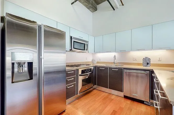 645 W 9th St #718 — Photo 2